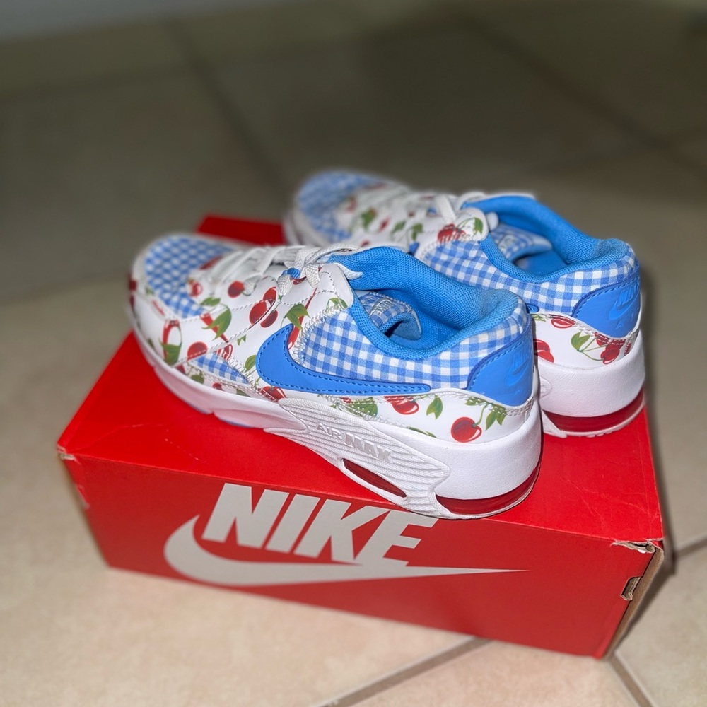 Nike Air Max Excee PS , size 3 pre school .